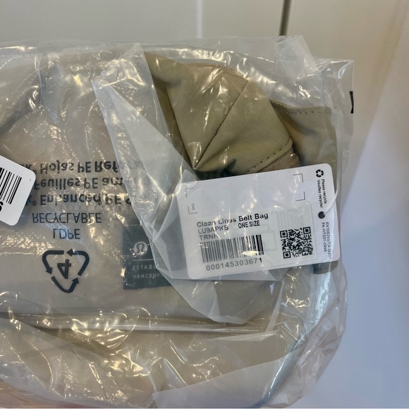NWT Lululemon Belt Bag , Clean Lines in Trench 2L - Picture 12 of 16